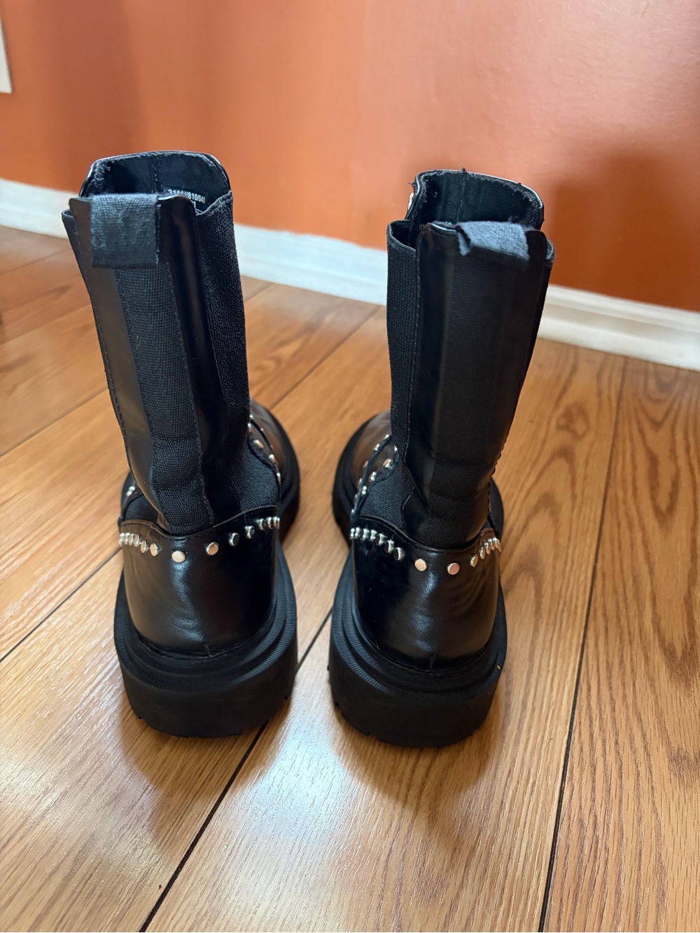 Zara Black EU39/US 8-8.5 Studded Chelsea Vegan Leather Boot Comfort Lug Sole - Picture 3 of 9